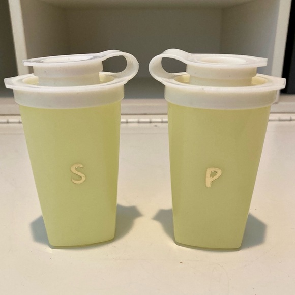 Vintage Eagle Super Seal Salt & Pepper Shakers - Picture 1 of 6